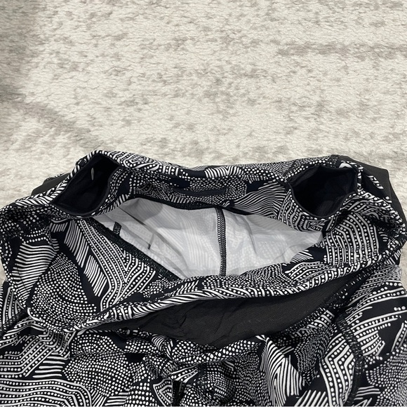 Lululemon Goal Crusher 7/8 Tight in Dottie Tribe White Black / Black - Picture 12 of 16